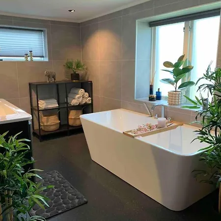 Private House In Orkanger, 35 Minutes From Trondheim Оркангер